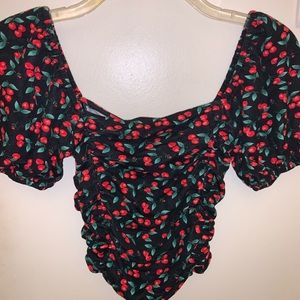 Cherry print ruched top w/ puff sleeves